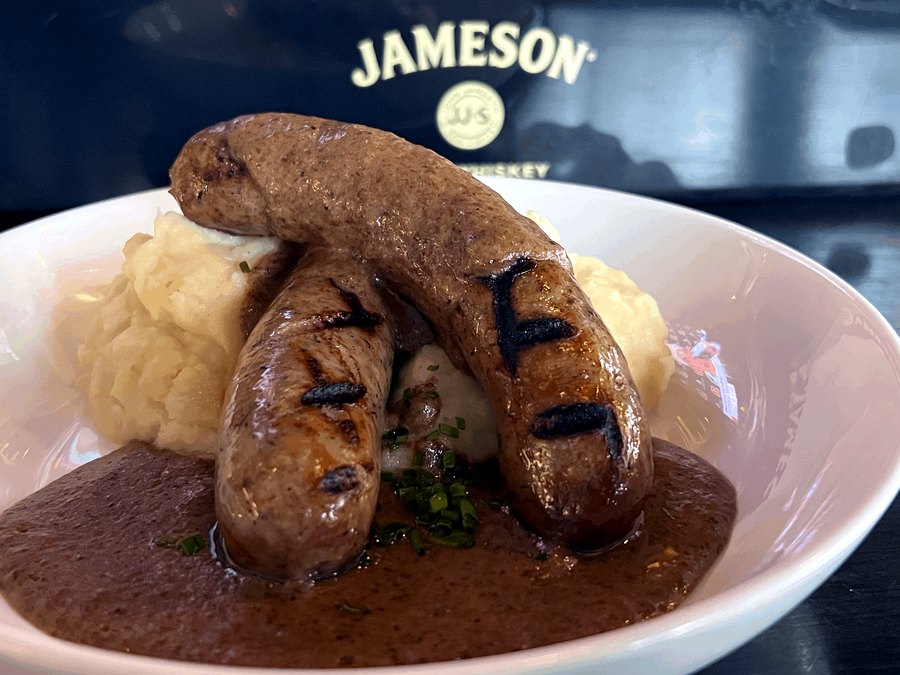 Uli's Bangers and Mash at Cairde Public House